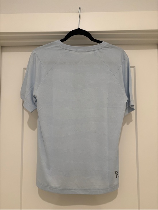 NWT [On] Running Trail-T Short-Sleeve T-Shirt in Arctic Powder Blue Women's M - Picture 8 of 13